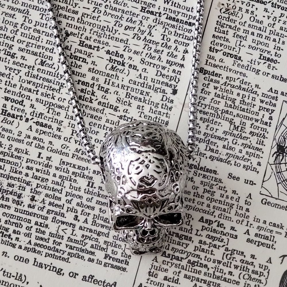 Skull Necklace - Picture 3 of 3